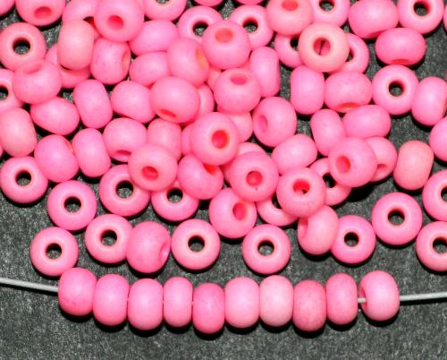 Rocailles von Ornella Preciosa Tschechien, 
 dyed chalk (pastell) rosa