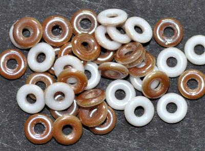 Glasperlen Ringe, Spacer,
 weiß eine Seite beige mit AB,
 hergestellt in Gablonz / Tschechien