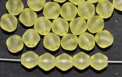Glasperlen Doppelkegel, 
 Uranium gelb mattiert,
 hergestellt in Gablonz / Tschechien