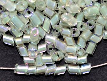 Glasperlen / 2-cut-beads
 von Preciosa Tschechien hergestellt,
 kistall mit AB und Farbeinzug hellgrün