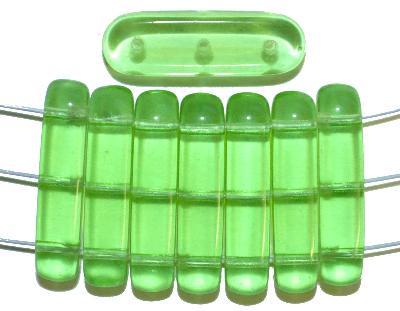 Glasperlen mit 3 Löchern, 
 hellgrün transparent, 
 hergestellt in Gablonz / Tschechien