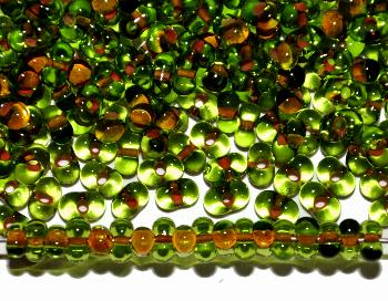 Farfalle Rocailles von Preciosa Tschechien
 grün mit Farbeinzug ocker