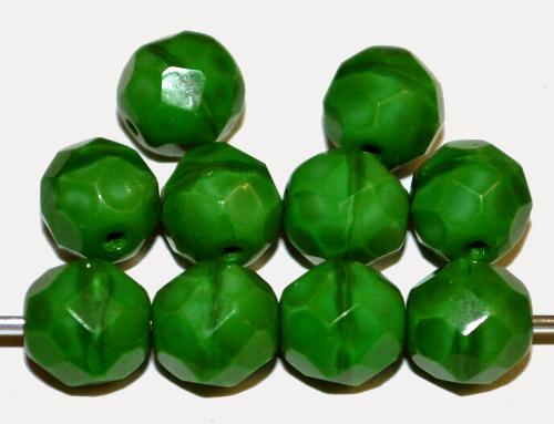 facettierte Glasperlen
 grün opak,
 hergestellt in Gablonz / Tschechien