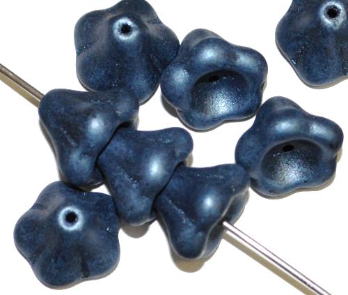 Glasperlen Blüten,
 mit Wachsüberzug stahlblau,
 hergestellt in Gablonz / Tschechien