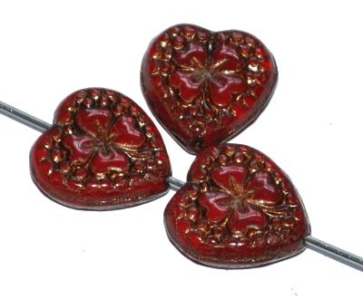 vintage style Glasperlen Herzen mit eingeprägtem Kleeblatt,
 Alabasterglas rot mit antik bronze finish,
 nach alten Vorlagen aus den 1920 Jahren in Gablonz / Tschechien neu gefertigt
