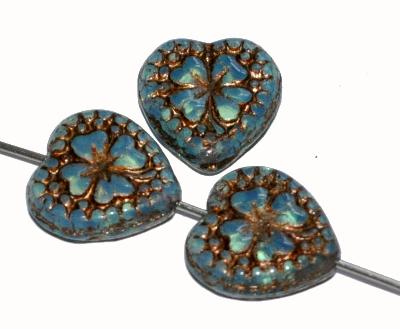 vintage style Glasperlen Herzen mit eingeprägtem Kleeblatt,
 Opalglas blau mit antik bronze finish,
 nach alten Vorlagen aus den 1920 Jahren in Gablonz / Tschechien neu gefertigt