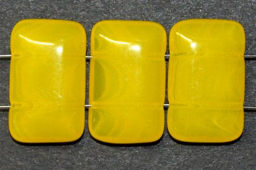 Glasperlen gelb 
 mit zwei Löchern, 
 hergestellt in Gablonz / Tschechien