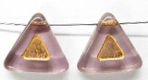 Glasperlen Dreiecke
 frenchviolett transp. mit Goldauflage,
 hergestellt in Gablonz Tschechien