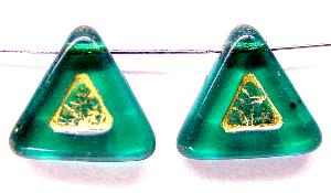 Glasperlen Dreiecke
 smaragdgrün transp. mit Goldauflage,
 hergestellt in Gablonz Tschechien