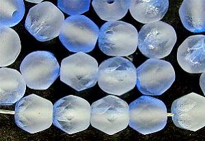 Glasperlen facettiert 
 blau mattiert (frostet), 
 hergestellt in Gablonz / Tschechien 
 