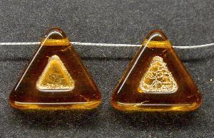 Glasperlen Dreiecke
 topas transp. mit Goldauflage,
 hergestellt in Gablonz Tschechien