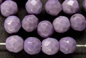 facettierte Glasperlen
 violett opak verschieden Farbtöne,
 hergestellt in Gablonz / Tschechien