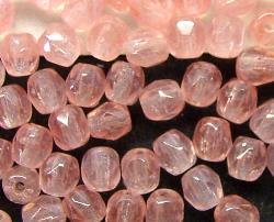 facettierte Glasperlen 
 rosa,
 hergestellt in Gablonz / Tschechien,  
 