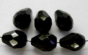 facettierte Glasperlen
 Tropfen schwarz,
 hergestellt in Gablonz / Tschechien