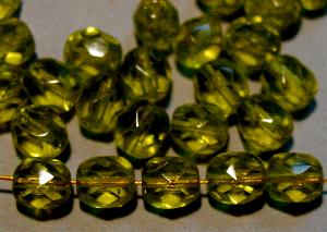 Glasperlen facettiert
 olivgrün transp., 
 hergestellt in Gablonz / Tschechien 