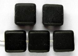 Glasperlen Quadrate
 schwarz mattiert
 gefertigt in Gablonz / Tschechien