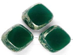 Glasperlen / Table Cut Beads
 geschliffen Alabasterglas grün mit picasso finish,
 hergestellt in Gablonz Tschechien