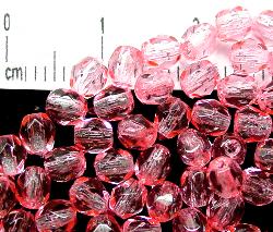 facettierte Glasperlen 
 mit Wachsüberzug rosa,
 hergestellt in Gablonz / Tschechien