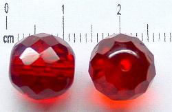 facettierte Glasperlen
 rot transp.,
 hergestellt in Gablonz / Tschechien